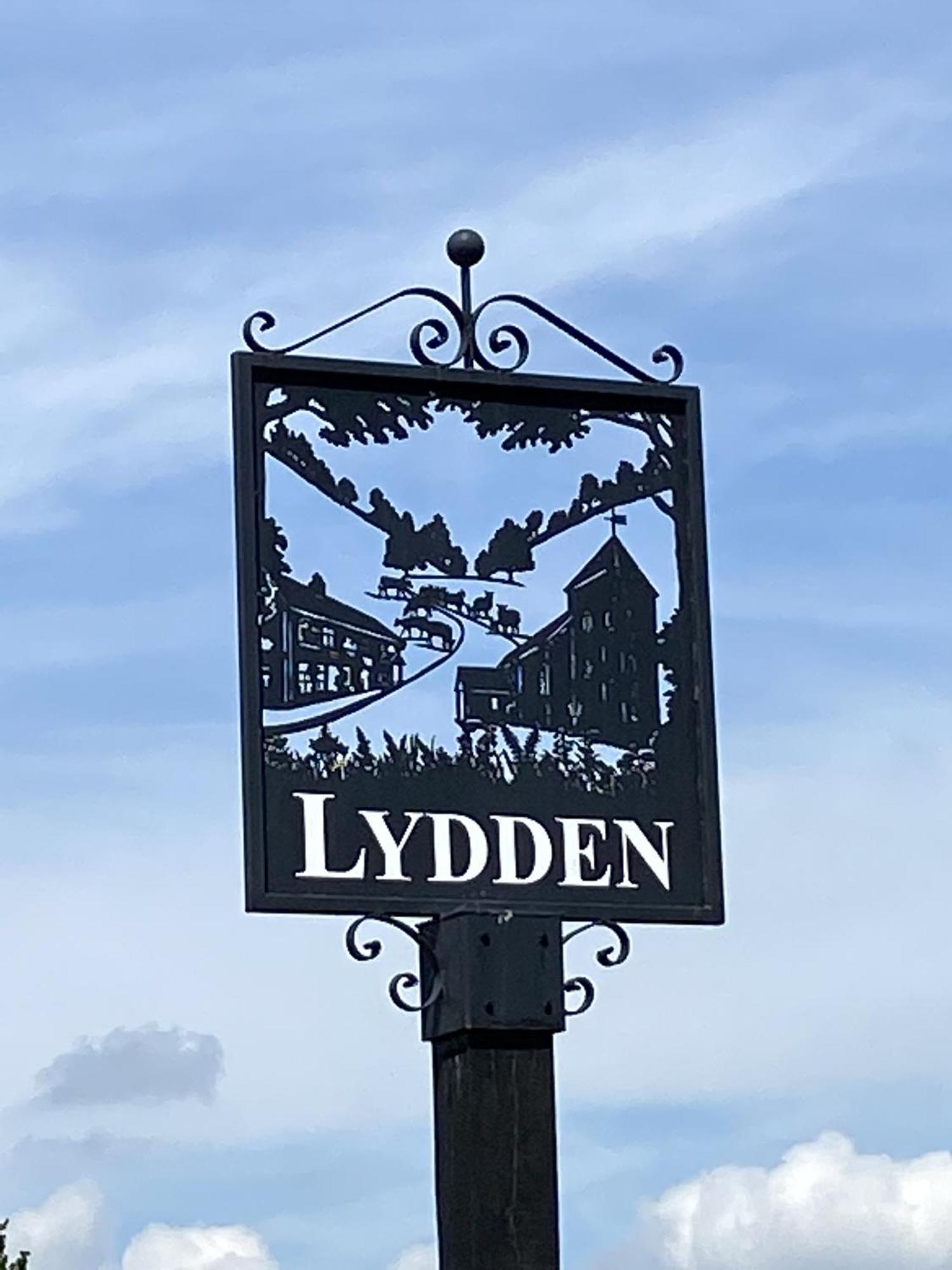 مبيت وإفطار The Lydden Bell المظهر الخارجي الصورة
